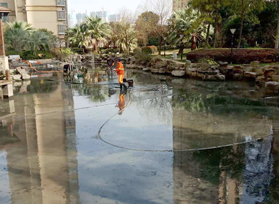大厂景观池淤泥清理